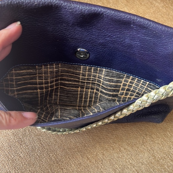 TUSK NAVY AND GOLD LEATHER BAG - Picture 13 of 16